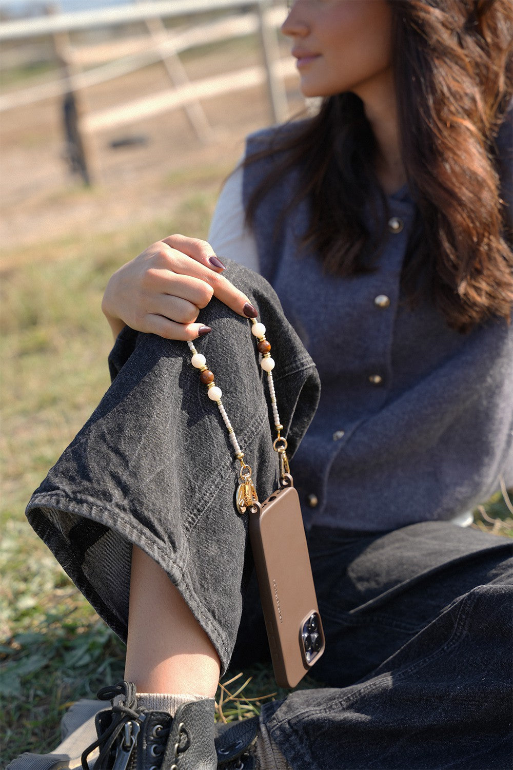 Chaine Courte Iris Beige 40 cm