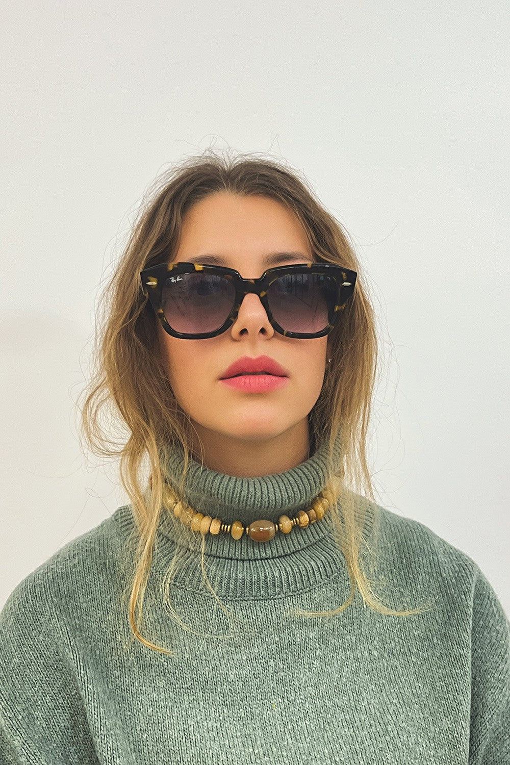 Dolly Beige Short Chain 40 cm