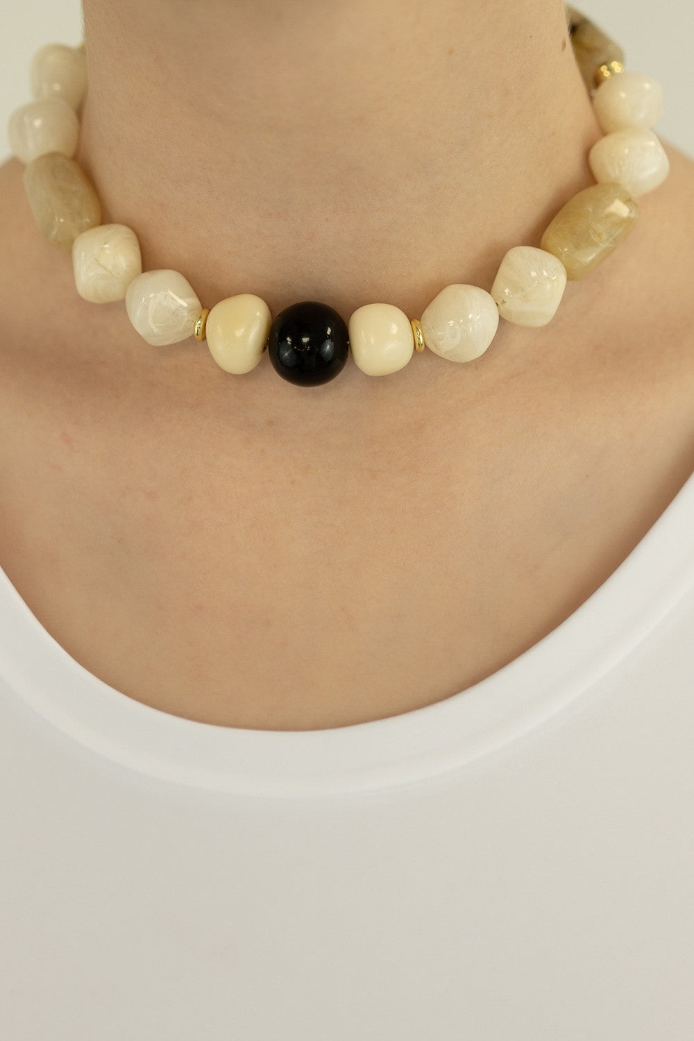 Jewelry Necklace Gloria Beige 40 cm